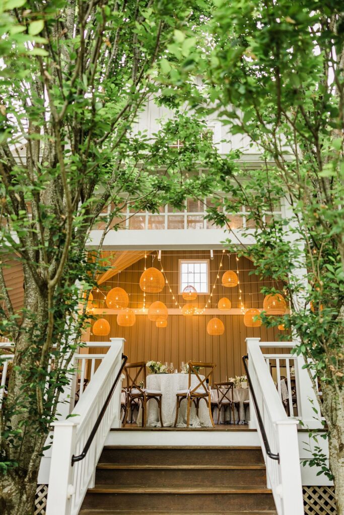 Outdoor wedding reception at Bedell Cellars