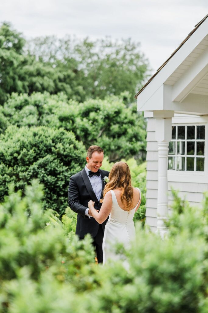 Bedell Cellars wedding first look