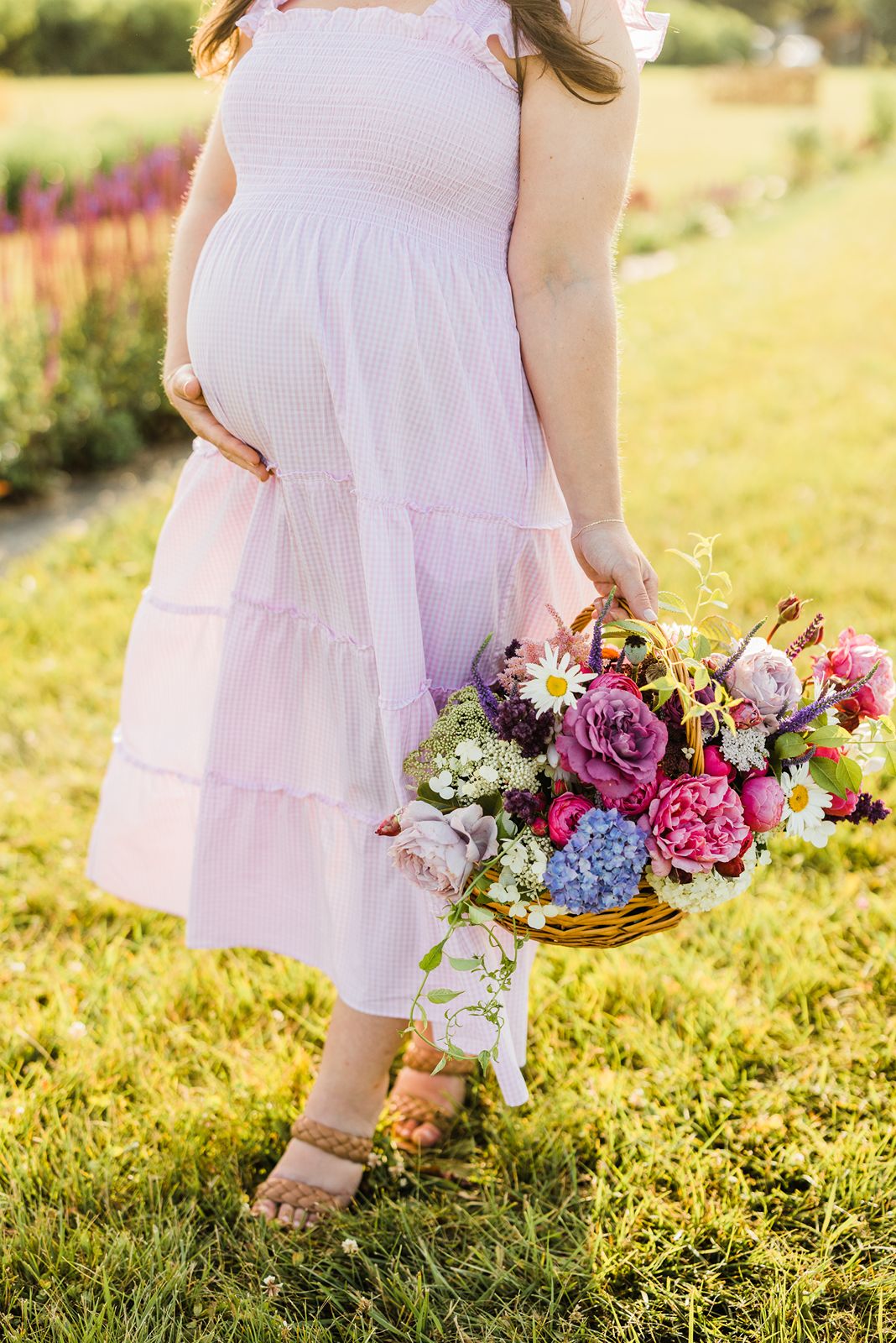 Hamptons maternity session with fresh flowers.